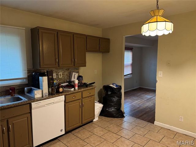 11377 Fox Hall Lane, St Louis, MO 63136