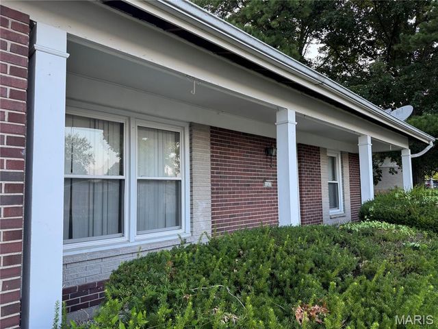 11377 Fox Hall Lane, St Louis, MO 63136