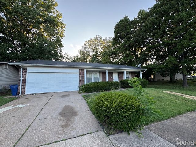 11377 Fox Hall Lane, St Louis, MO 63136