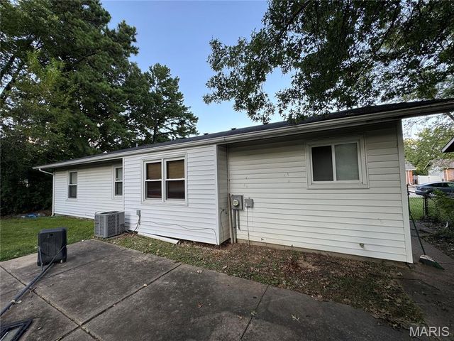 11377 Fox Hall Lane, St Louis, MO 63136