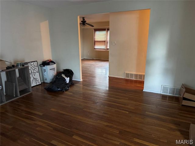 11377 Fox Hall Lane, St Louis, MO 63136