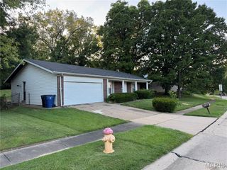 11377 Fox Hall Lane, St Louis, MO 63136