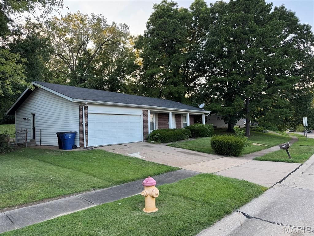 11377 Fox Hall Lane, St Louis, MO 63136