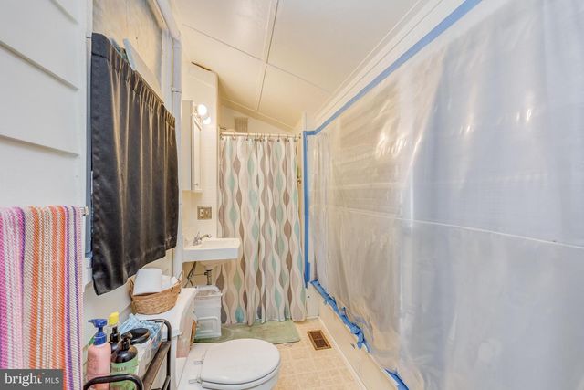 26 CHESTNUT ST, Lumberton, NJ 08048