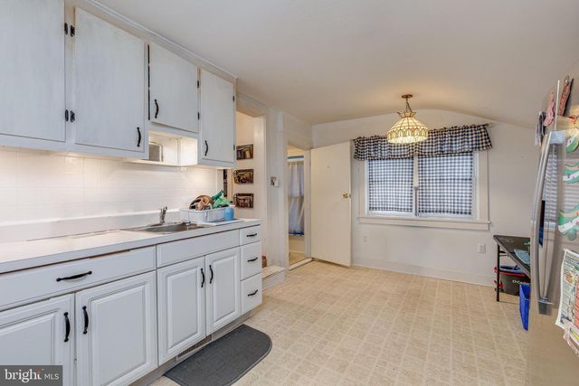 26 CHESTNUT ST, Lumberton, NJ 08048