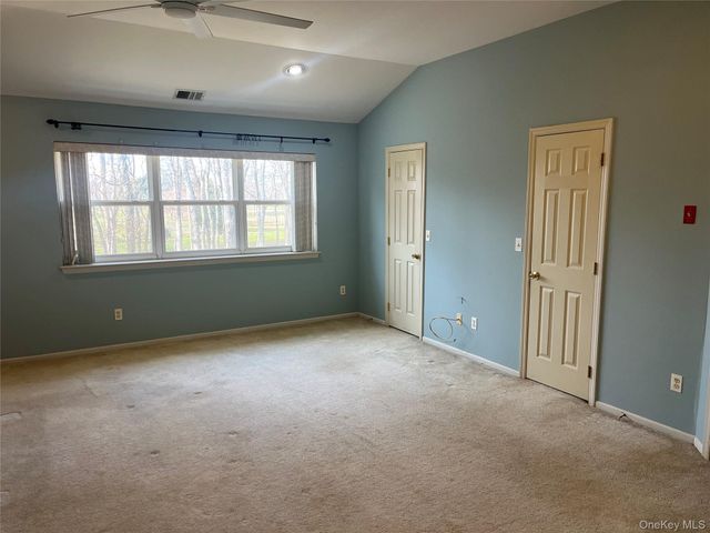 82 Lakeview Drive, Manorville, NY 11949