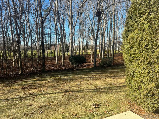 82 Lakeview Drive, Manorville, NY 11949