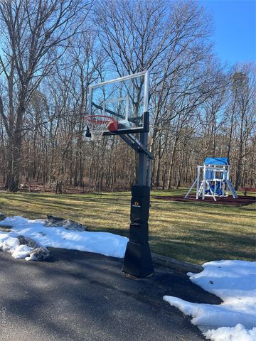 82 Lakeview Drive, Manorville, NY 11949