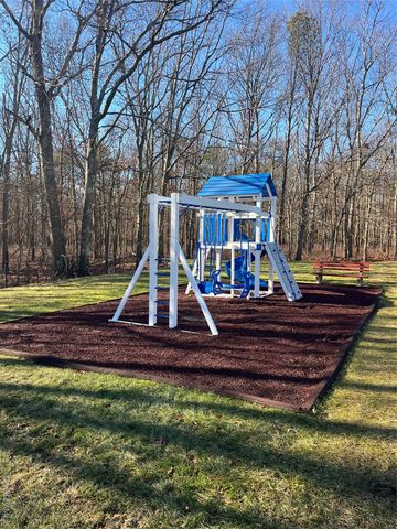 82 Lakeview Drive, Manorville, NY 11949