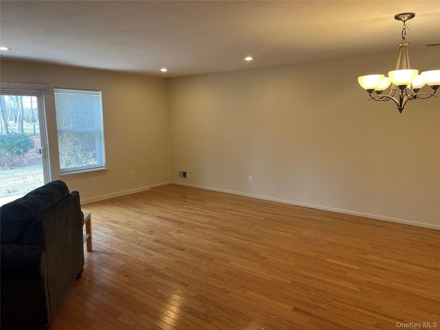 82 Lakeview Drive, Manorville, NY 11949