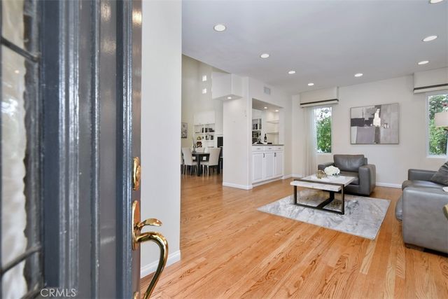 17846 Palora, Encino, CA 91316