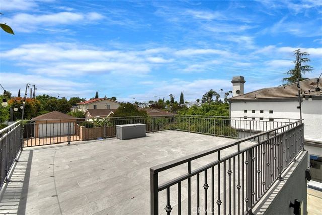 17846 Palora, Encino, CA 91316