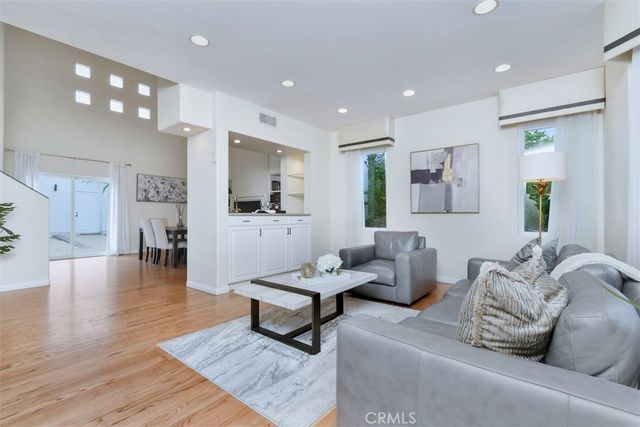 17846 Palora, Encino, CA 91316
