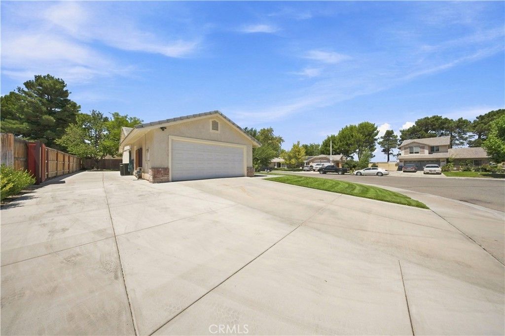 Image 20 of property listing at 44719 Tarragon Drive, Lancaster, CA 93536