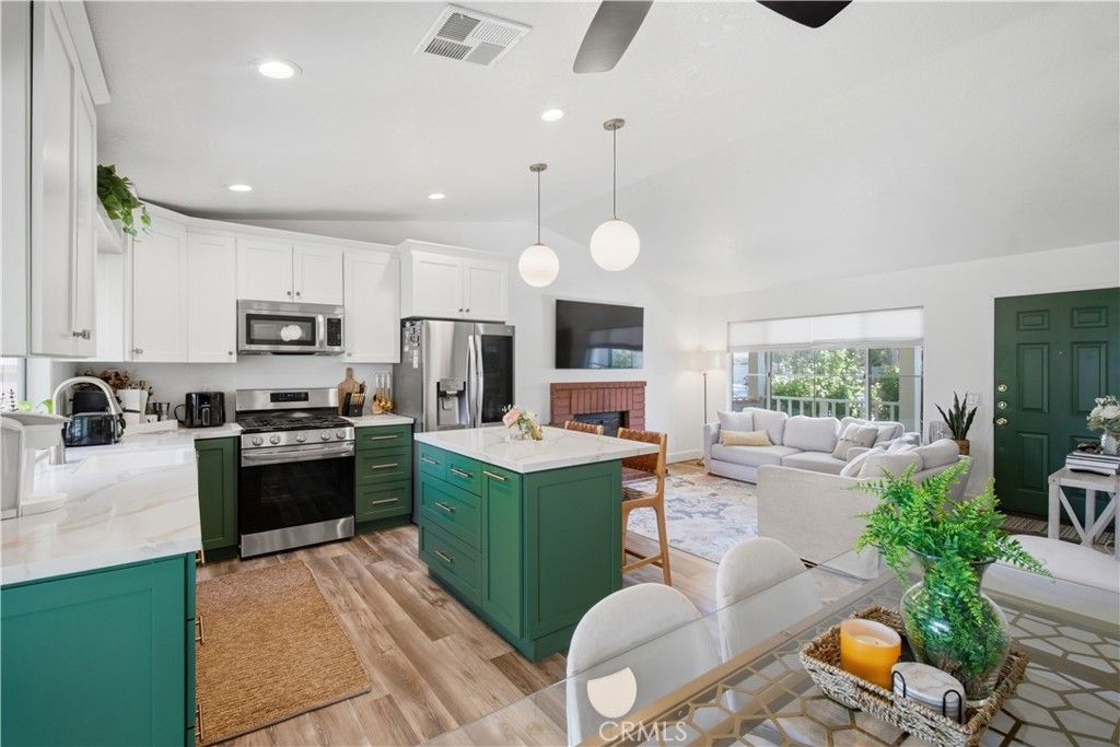Image 6 of property listing at 44719 Tarragon Drive, Lancaster, CA 93536