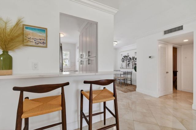 139 Sunrise Avenue 2030, Palm Beach, FL 33480