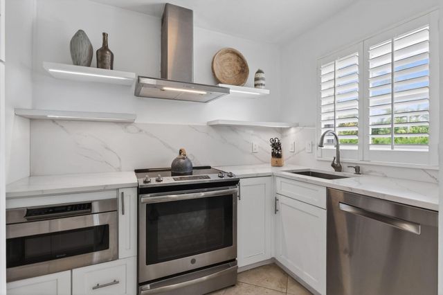 139 Sunrise Avenue 2030, Palm Beach, FL 33480