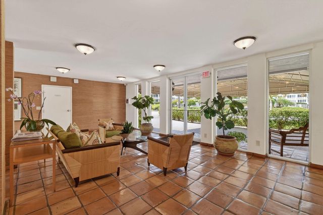 139 Sunrise Avenue 2030, Palm Beach, FL 33480