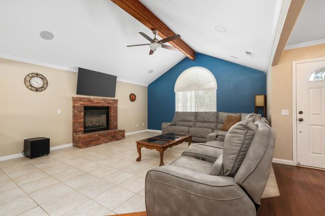 10024 E Bullard Avenue, Clovis, CA 93619