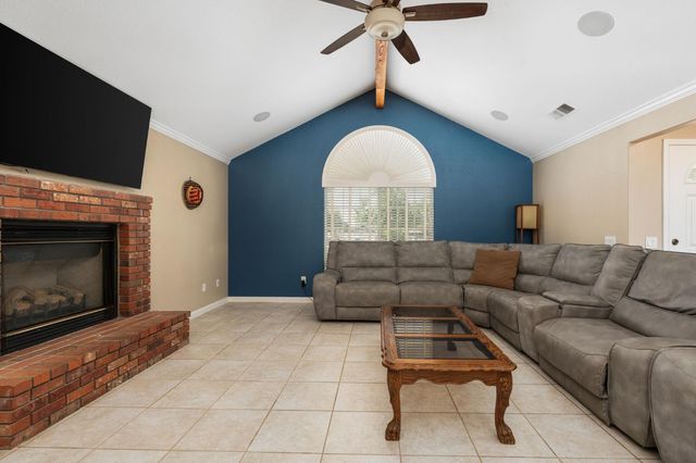 10024 E Bullard Avenue, Clovis, CA 93619
