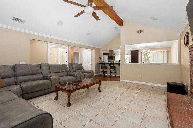 10024 E Bullard Avenue, Clovis, CA 93619