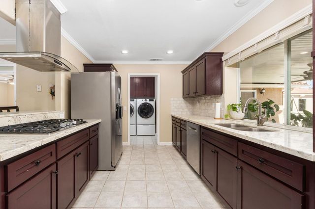 10024 E Bullard Avenue, Clovis, CA 93619
