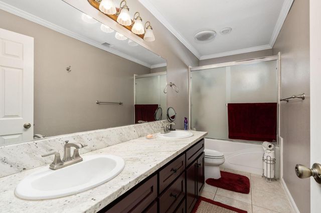 10024 E Bullard Avenue, Clovis, CA 93619