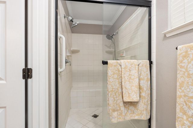 10024 E Bullard Avenue, Clovis, CA 93619