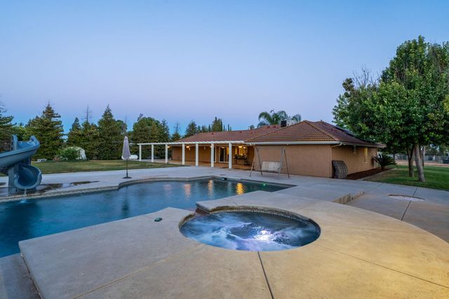 10024 E Bullard Avenue, Clovis, CA 93619