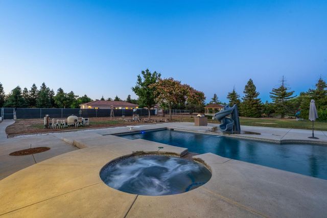 10024 E Bullard Avenue, Clovis, CA 93619