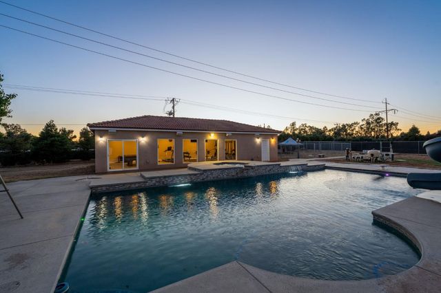 10024 E Bullard Avenue, Clovis, CA 93619