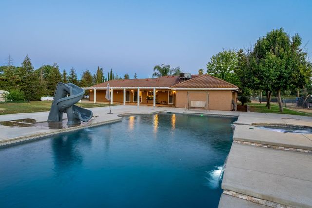 10024 E Bullard Avenue, Clovis, CA 93619