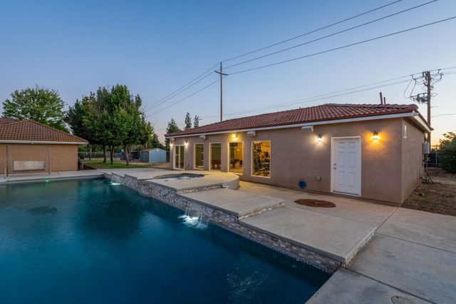 10024 E Bullard Avenue, Clovis, CA 93619