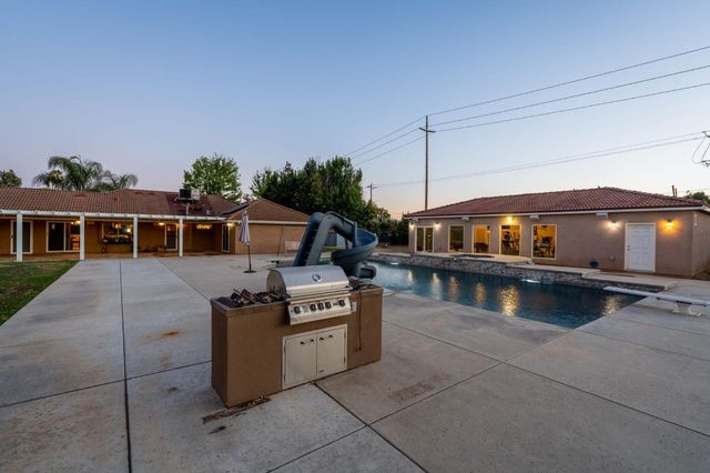10024 E Bullard Avenue, Clovis, CA 93619