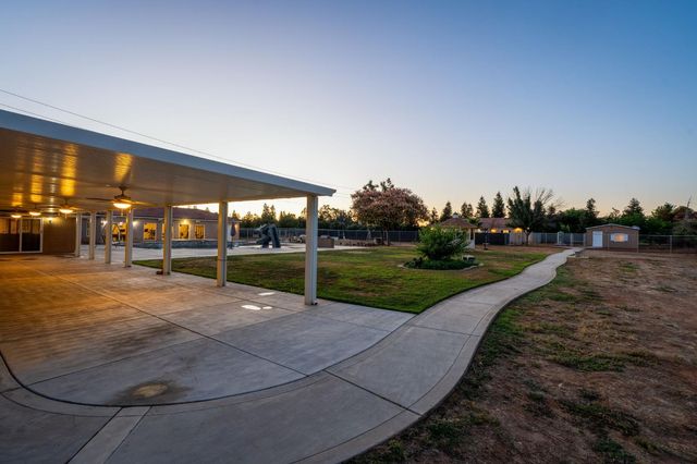 10024 E Bullard Avenue, Clovis, CA 93619