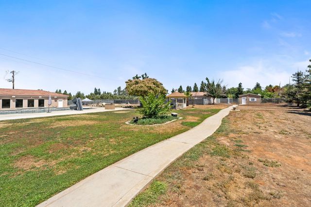 10024 E Bullard Avenue, Clovis, CA 93619