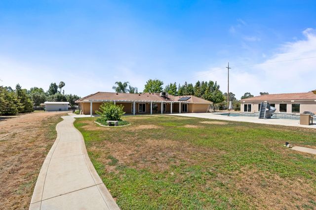 10024 E Bullard Avenue, Clovis, CA 93619