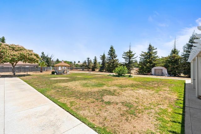 10024 E Bullard Avenue, Clovis, CA 93619