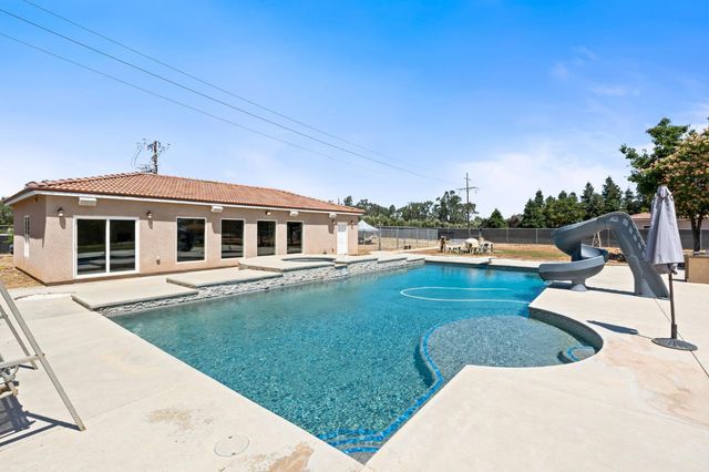 10024 E Bullard Avenue, Clovis, CA 93619