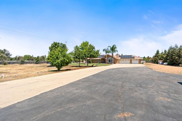 10024 E Bullard Avenue, Clovis, CA 93619