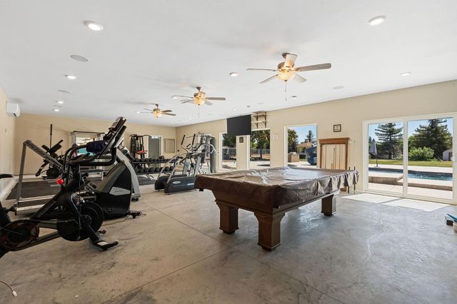 10024 E Bullard Avenue, Clovis, CA 93619