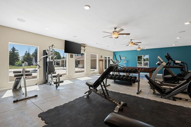 10024 E Bullard Avenue, Clovis, CA 93619