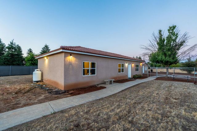 10024 E Bullard Avenue, Clovis, CA 93619