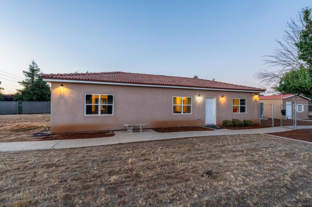 10024 E Bullard Avenue, Clovis, CA 93619
