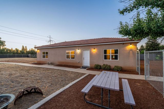 10024 E Bullard Avenue, Clovis, CA 93619