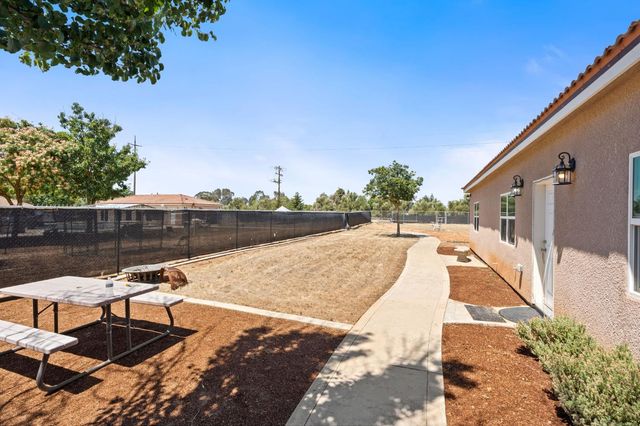 10024 E Bullard Avenue, Clovis, CA 93619