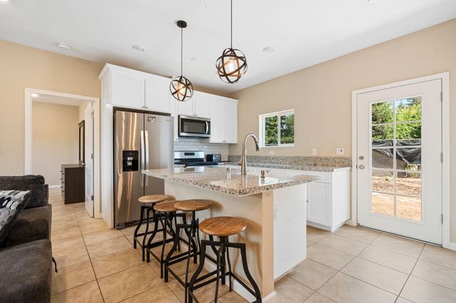 10024 E Bullard Avenue, Clovis, CA 93619