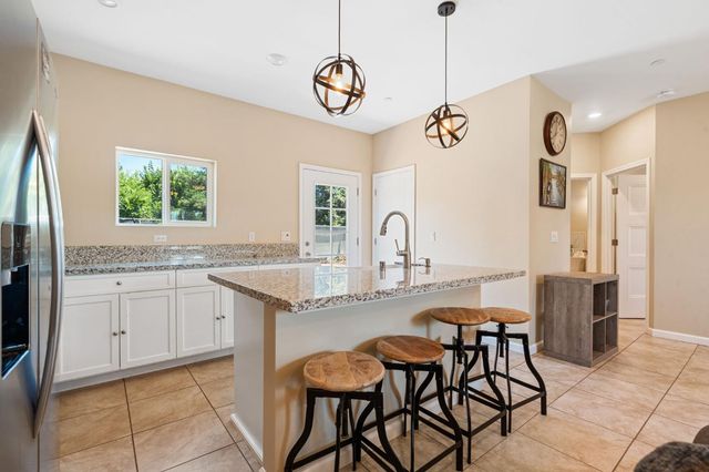 10024 E Bullard Avenue, Clovis, CA 93619