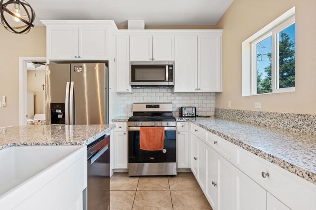 10024 E Bullard Avenue, Clovis, CA 93619