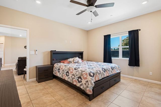 10024 E Bullard Avenue, Clovis, CA 93619